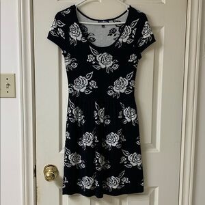 🌷3 for$25🌷Freshman 1996, US S, Black & White Floral Knit Fit & Flare Dress
